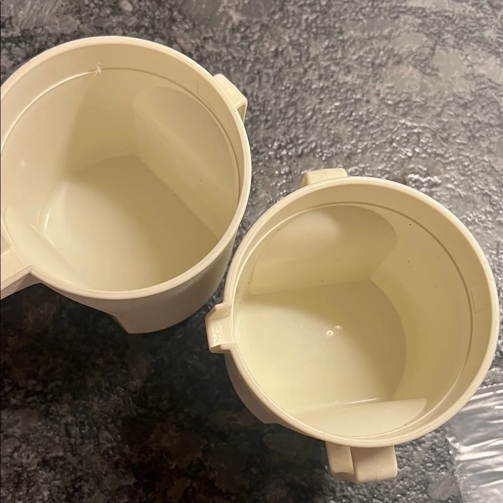 Vintage Tupperware Sugar and Creamer Set.  Like new
